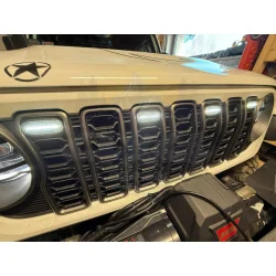 Oświetlenie Białe Grilla model 2024 Jeep Wrangler JL